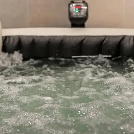 Jacuzzi Party & Event Space Up To 40 Apartamento Cracóvia